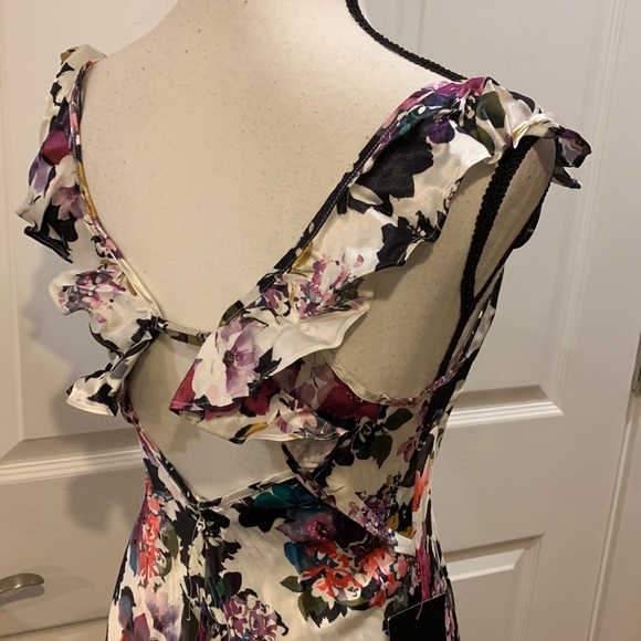 Open Back Ruffle Midi Dress - Picture 4 of 8